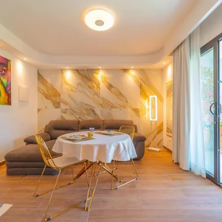 La Maison Doree 아파트 *